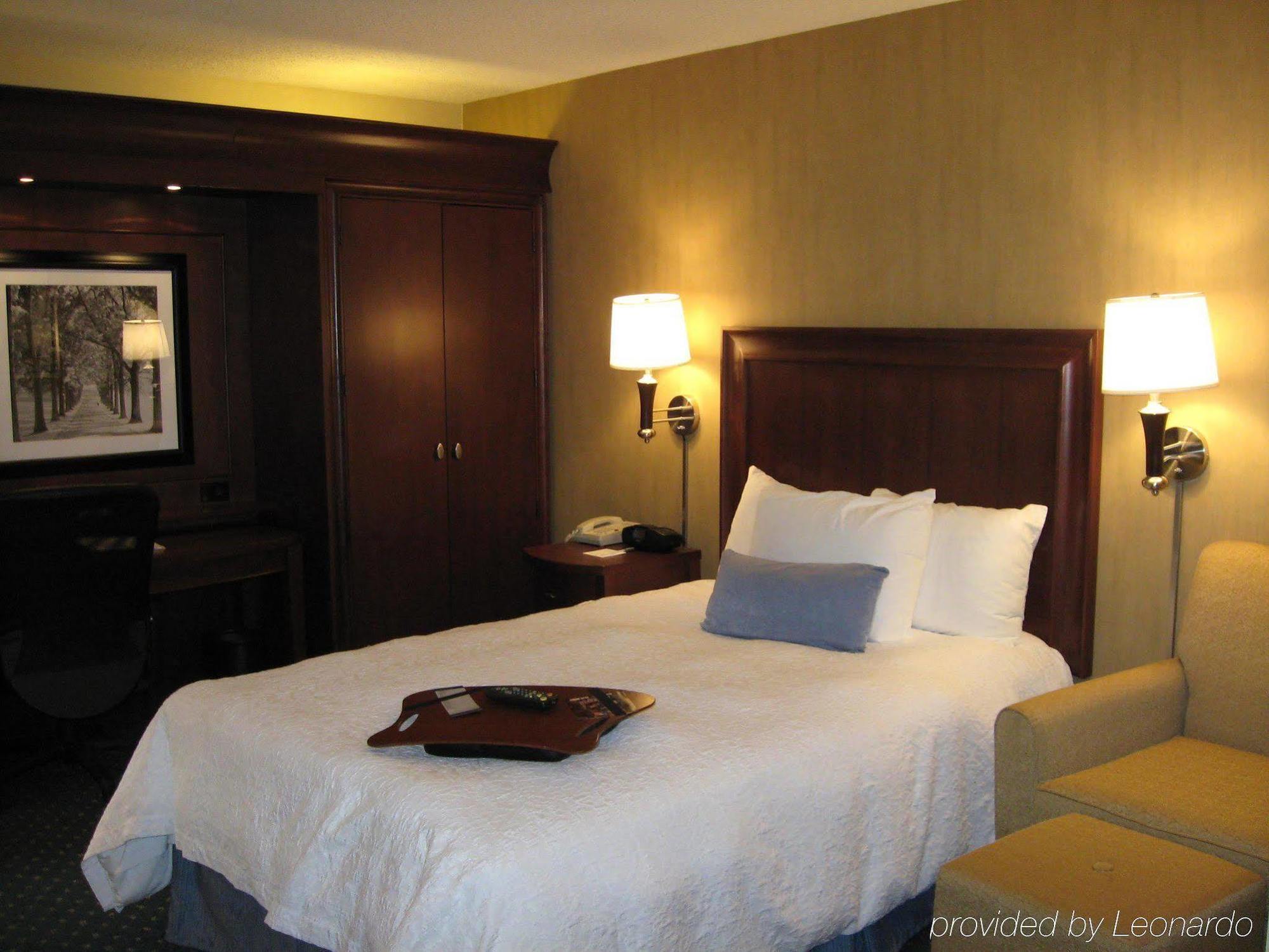 Hampton Inn Seattle Airport SeaTac Room photo