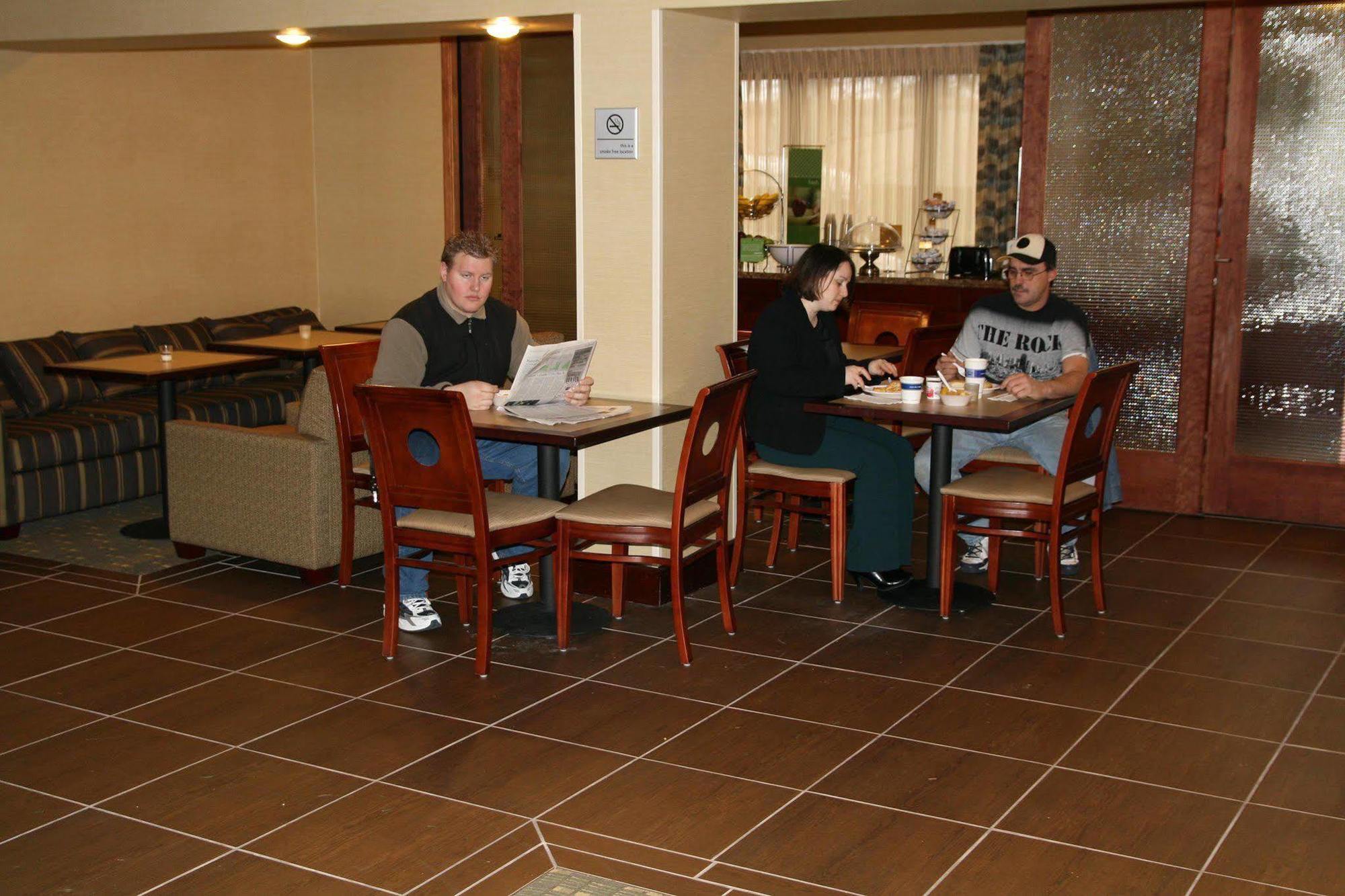 Hampton Inn Seattle Airport SeaTac Restaurant photo